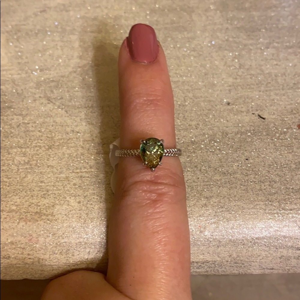 Teardrop yellow stone ring